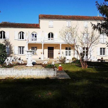 Le Clos Des Cedres B&B La Rochefoucauld Exteriér fotografie