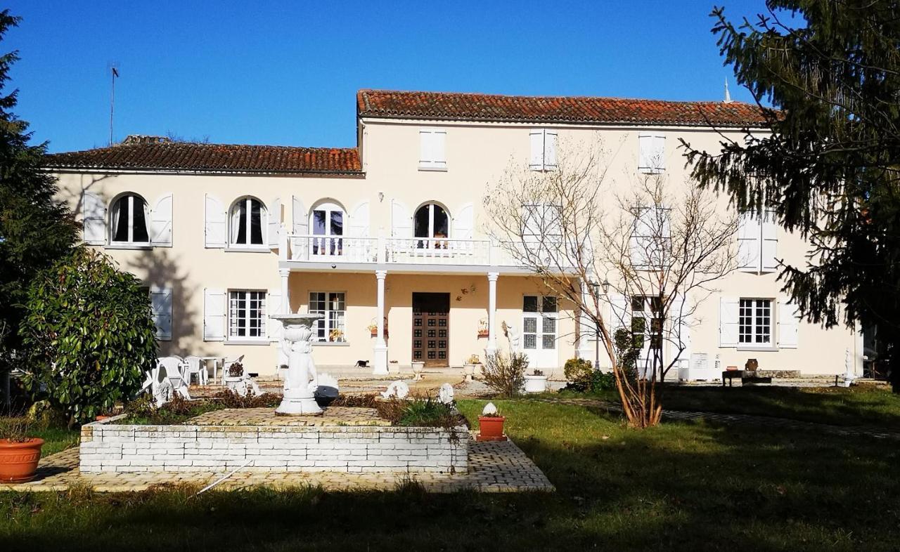 Le Clos Des Cedres B&B La Rochefoucauld Exteriér fotografie