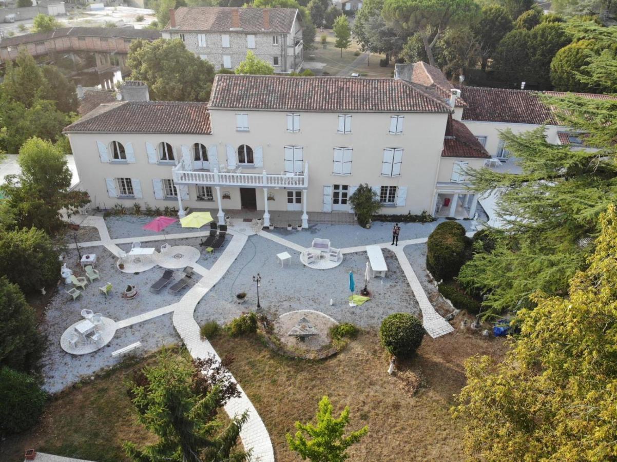 Le Clos Des Cedres B&B La Rochefoucauld Exteriér fotografie