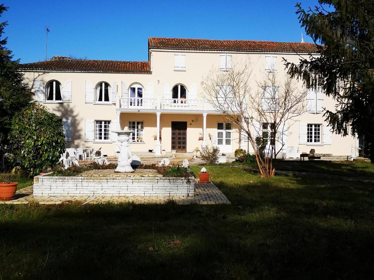 Le Clos Des Cedres B&B La Rochefoucauld Exteriér fotografie
