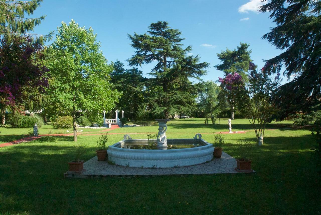 Le Clos Des Cedres B&B La Rochefoucauld Exteriér fotografie