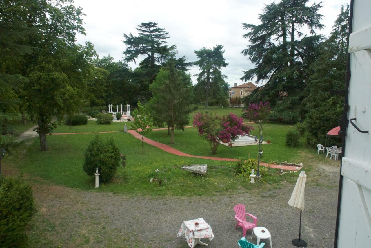 Le Clos Des Cedres B&B La Rochefoucauld Exteriér fotografie