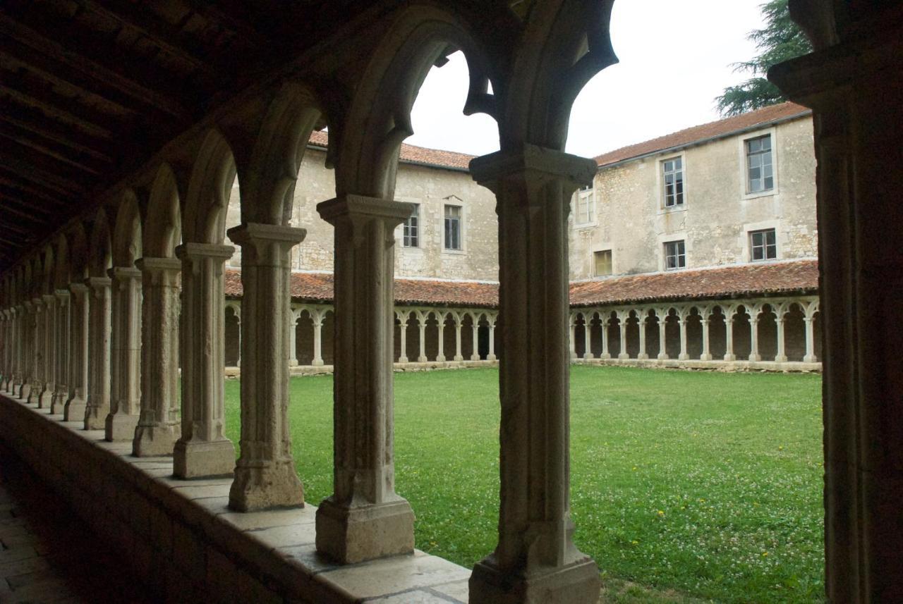 Le Clos Des Cedres B&B La Rochefoucauld Exteriér fotografie